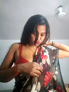 cute radhikaa online show from 13, 4, 2026
