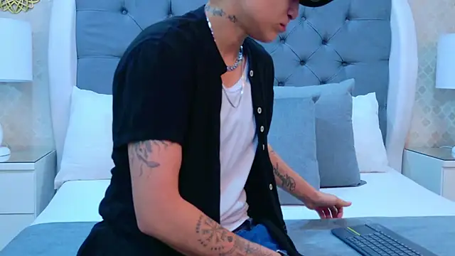 ZoeKrug online show from 1, 11, 2025