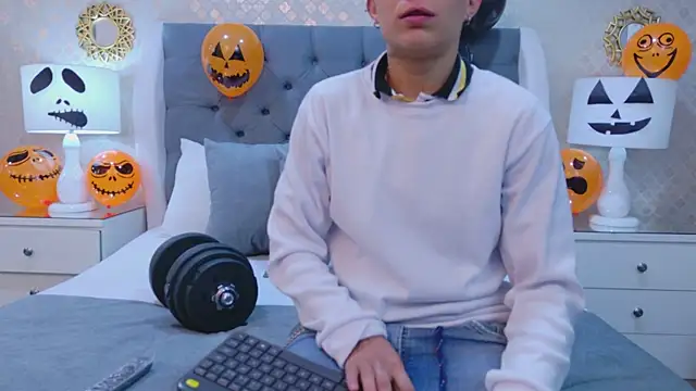 ZoeKrug online show from 16, 10, 2025