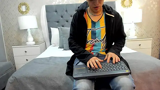 ZoeKrug online show from 10, 10, 2025