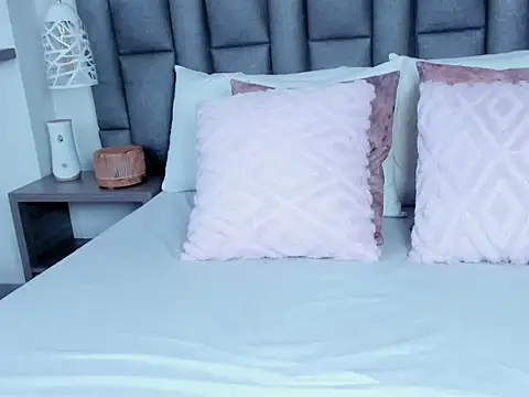 Snapshot of ZoeKrug chatting on 14, 2, 2026 ZoeKrug online show from 14, 2, 2026