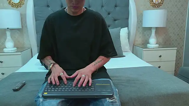 ZoeKrug online show from 9, 11, 2025