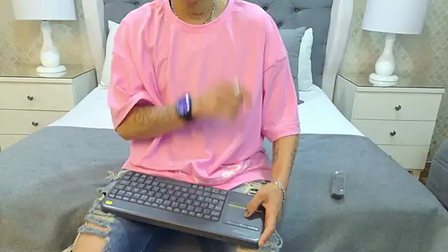 ZoeKrug online show from 13, 10, 2025