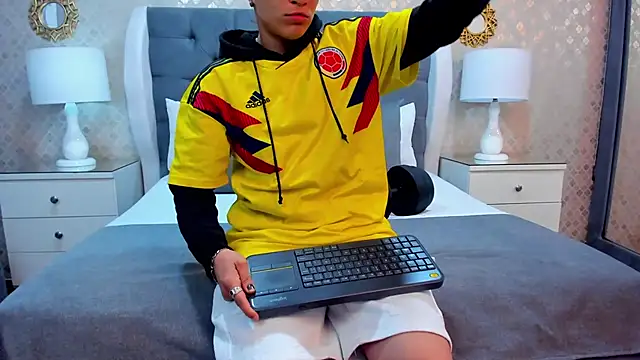 ZoeKrug online show from 11, 10, 2025