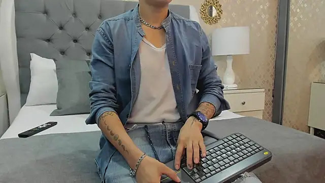 ZoeKrug online show from 12, 9, 2025