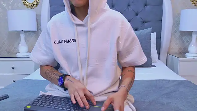 ZoeKrug online show from 29, 10, 2025