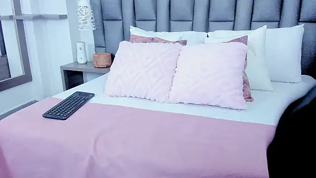 Snapshot of ZoeKrug chatting on 16, 2, 2026 ZoeKrug online show from 16, 2, 2026