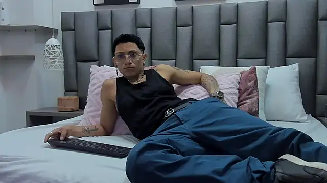 Snapshot of ZoeKrug chatting on 28, 2, 2026 ZoeKrug online show from 28, 2, 2026