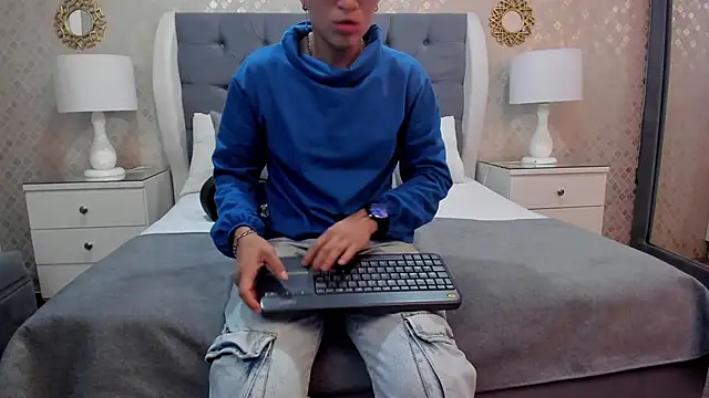 ZoeKrug online show from 13, 9, 2025