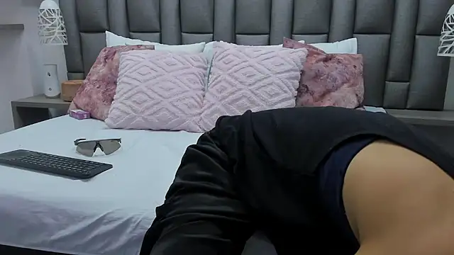 Snapshot of ZoeKrug chatting on 23, 2, 2026 ZoeKrug online show from 23, 2, 2026