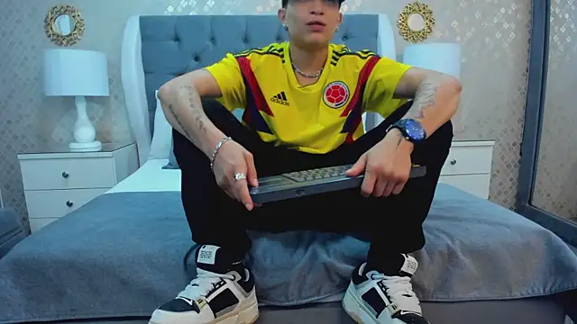 ZoeKrug online show from 2, 10, 2025