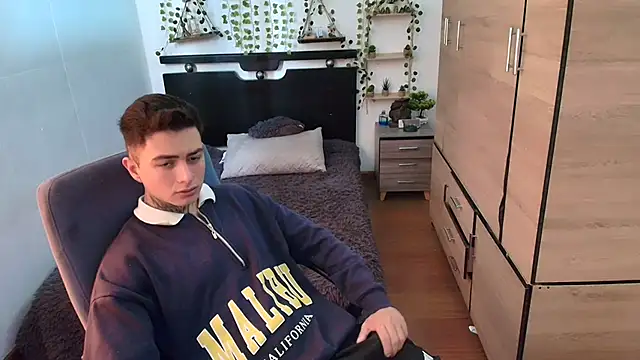 Snapshot of santii_ss chatting on 10, 5, 2026 santii ss online show from 10, 5, 2026