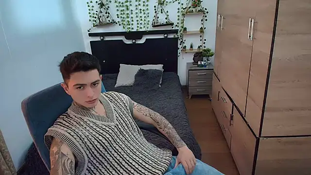 Snapshot of santii_ss chatting on 13, 5, 2026 santii ss online show from 13, 5, 2026