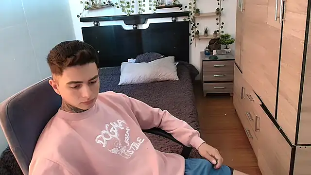Snapshot of santii_ss chatting on 8, 5, 2026 santii ss online show from 8, 5, 2026