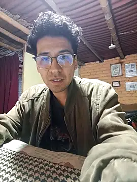 LecheDeSoya666 online show from 9, 10, 2025