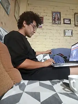 LecheDeSoya666 online show from 16, 4, 2026