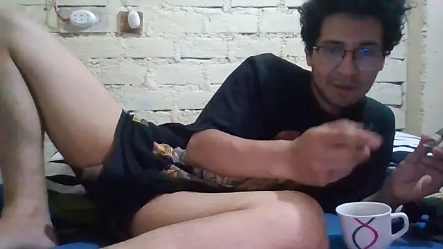 LecheDeSoya666 online show from 21, 12, 2025