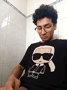 LecheDeSoya666 online show from 18, 9, 2025