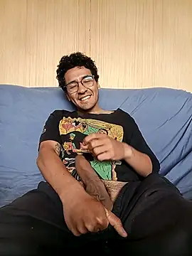 LecheDeSoya666 online show from 29, 11, 2025