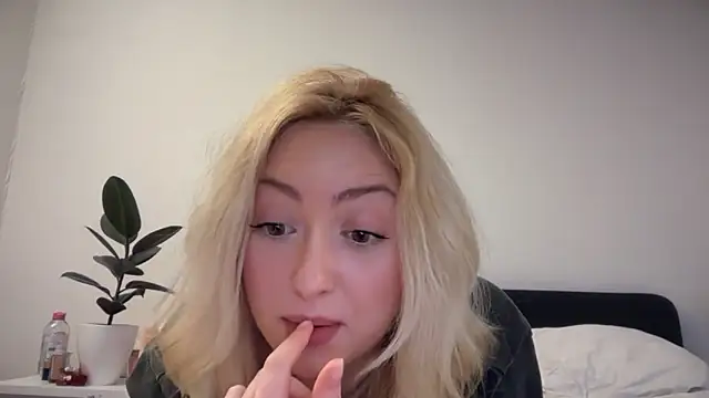 Snapshot of Kitty_Swetty chatting on 25, 2, 2026 Kitty Swetty online show from 25, 2, 2026