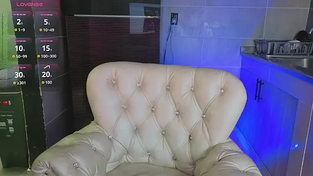 Snapshot of KARINAJTORRES chatting on 16, 12, 2025 KARINAJTORRES online show from 16, 12, 2025