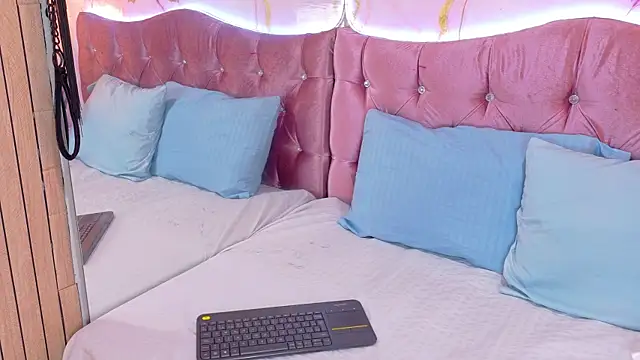 KARINAJTORRES online show from 14, 7, 2026