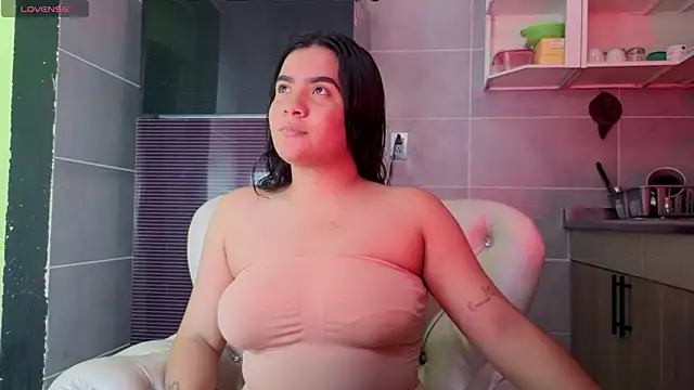 Snapshot of KARINAJTORRES chatting on 29, 11, 2025 KARINAJTORRES online show from 29, 11, 2025