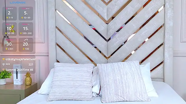 Agatha-Adams online show from 17, 9, 2025