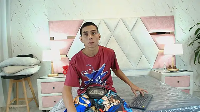 Snapshot of Zoelucas chatting on 13, 10, 2025 Zoelucas online show from 13, 10, 2025