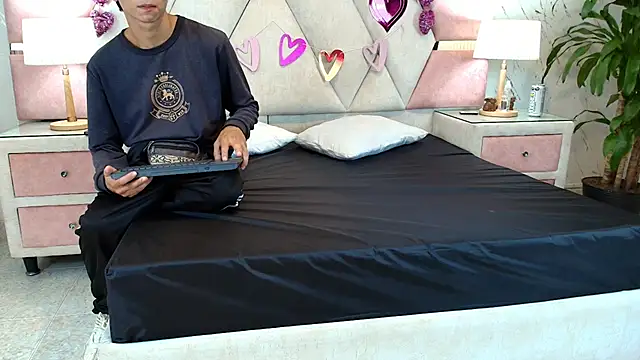 Snapshot of Zoelucas chatting on 18, 9, 2025 Zoelucas online show from 18, 9, 2025