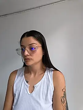 Coralinne   online show from 13, 5, 2026