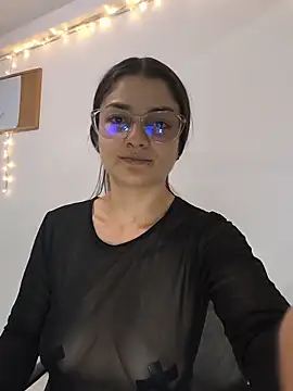 Snapshot of Coralinne__ chatting on 27, 5, 2026 Coralinne online show from 27, 5, 2026