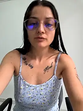 Coralinne   online show from 19, 4, 2026