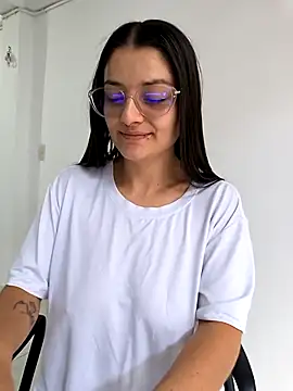 Coralinne   online show from 4, 4, 2026