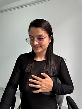 Coralinne   online show from 12, 4, 2026