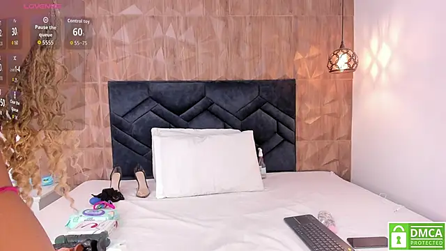 Gia Scott online show from 3, 12, 2025