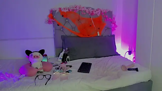 Snapshot of antonieta23 chatting on 28, 10, 2025 antonieta23 online show from 28, 10, 2025