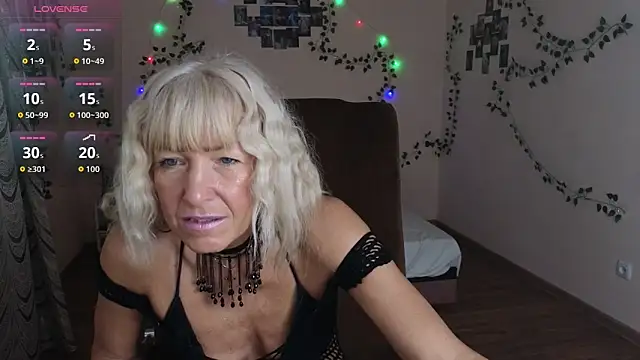 Laura Gol online show from 26, 11, 2025