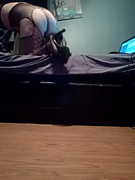 Crossedsissy online show from 13, 4, 2026