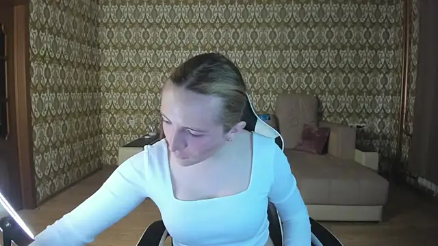 Snapshot of Vi_Luxy chatting on 8, 5, 2026 Vi Luxy online show from 8, 5, 2026