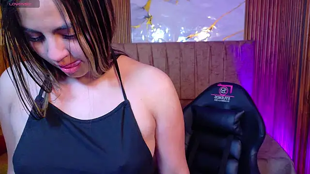 Snapshot of juanita_tay chatting on 10, 6, 2026 juanita tay online show from 10, 6, 2026