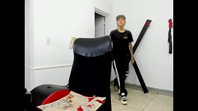 StraightBoy Nick online show from 5, 5, 2026
