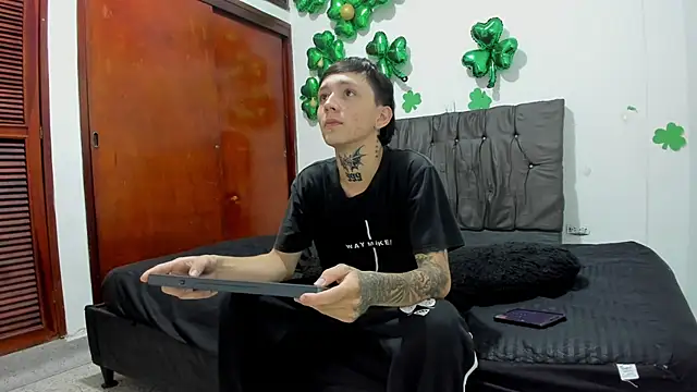 StraightBoy Nick online show from 8, 5, 2026