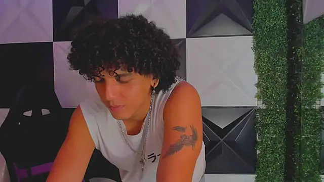 Xfire boy69 online show from 24, 9, 2025