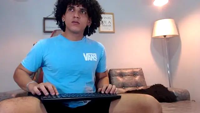 Xfire boy69 online show from 15, 11, 2025