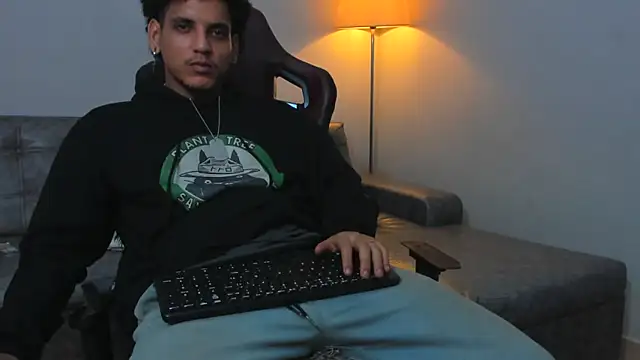 Xfire boy69 online show from 16, 12, 2025