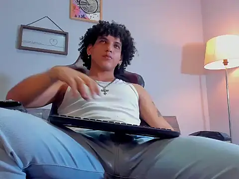 Xfire boy69 online show from 29, 9, 2025