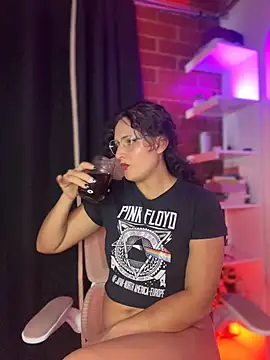 Dannaa Lovs online show from 29, 10, 2025