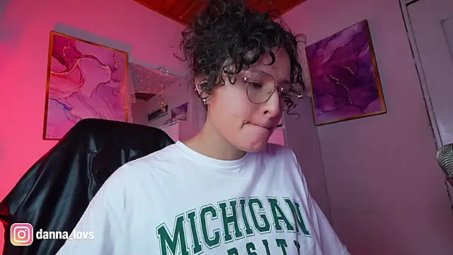 Dannaa Lovs online show from 2, 5, 2026