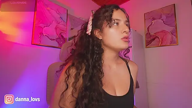 Dannaa Lovs online show from 8, 11, 2025